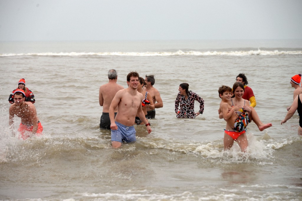 ../Images/Nieuwjaarsduik Nederzandt 2020 115.jpg